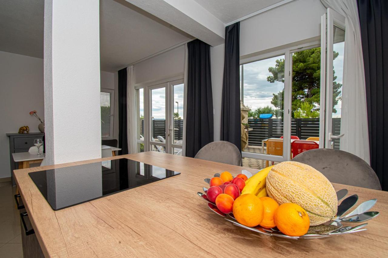 Beachfront Apartments Gabine Kaštela Exteriör bild