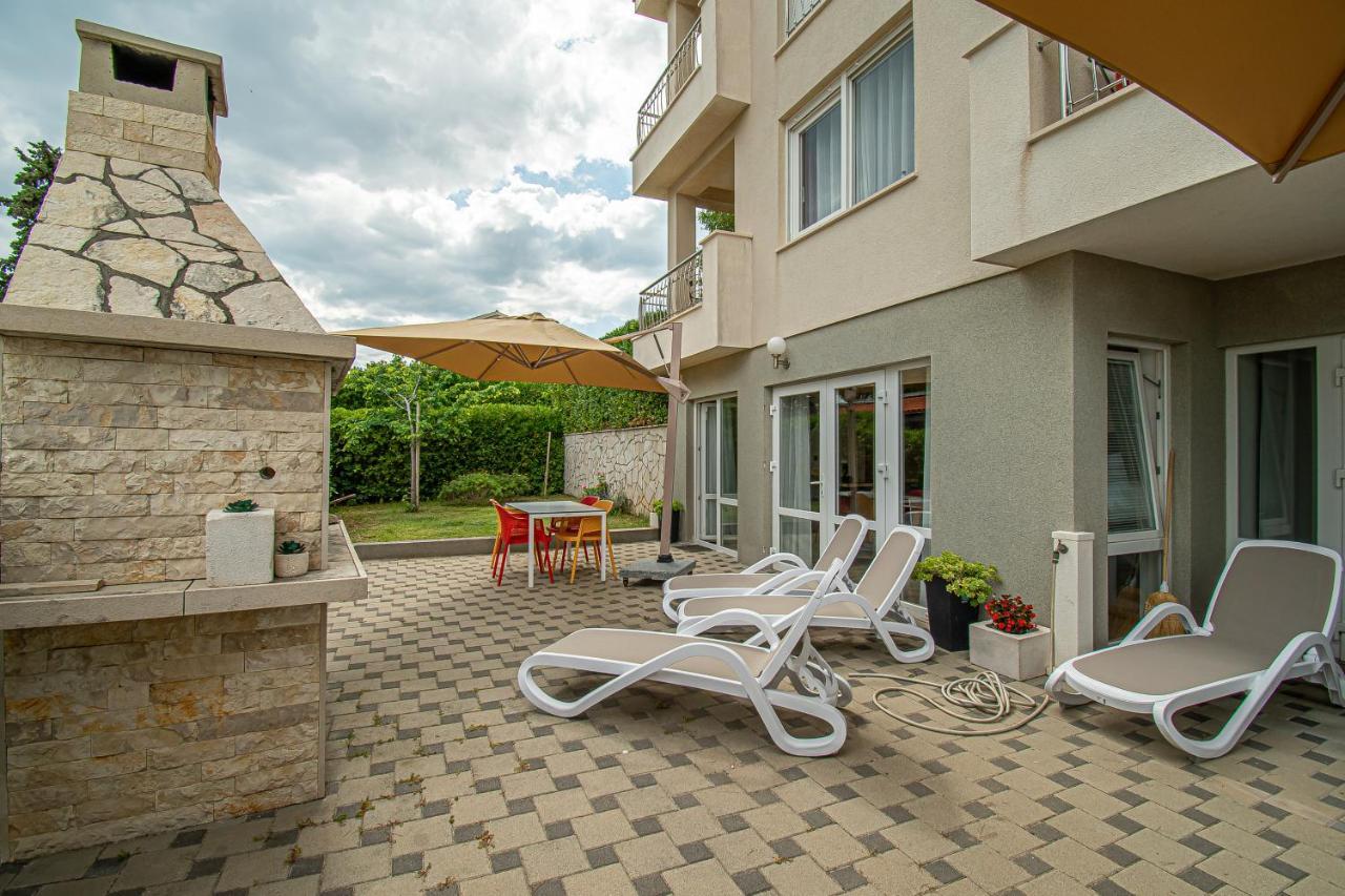 Beachfront Apartments Gabine Kaštela Exteriör bild