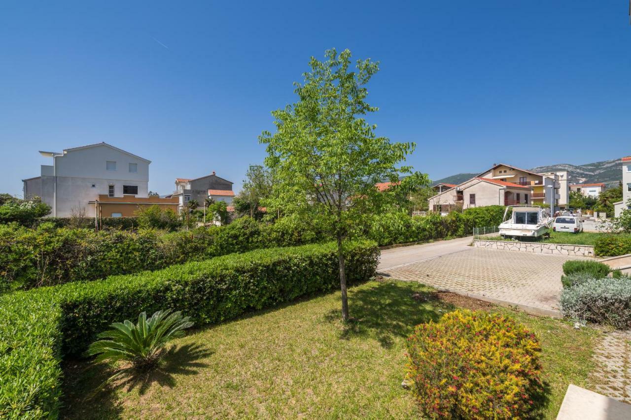 Beachfront Apartments Gabine Kaštela Exteriör bild