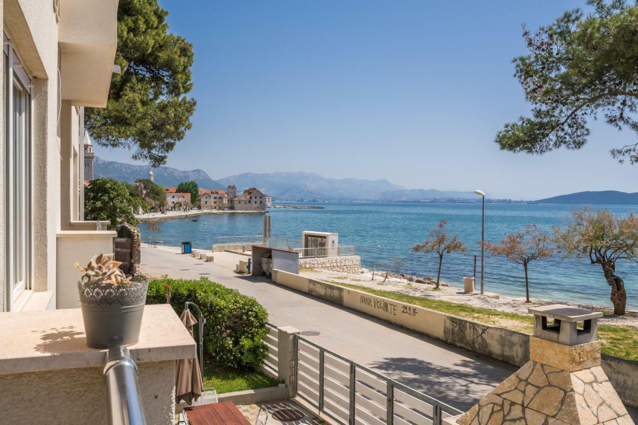 Beachfront Apartments Gabine Kaštela Exteriör bild